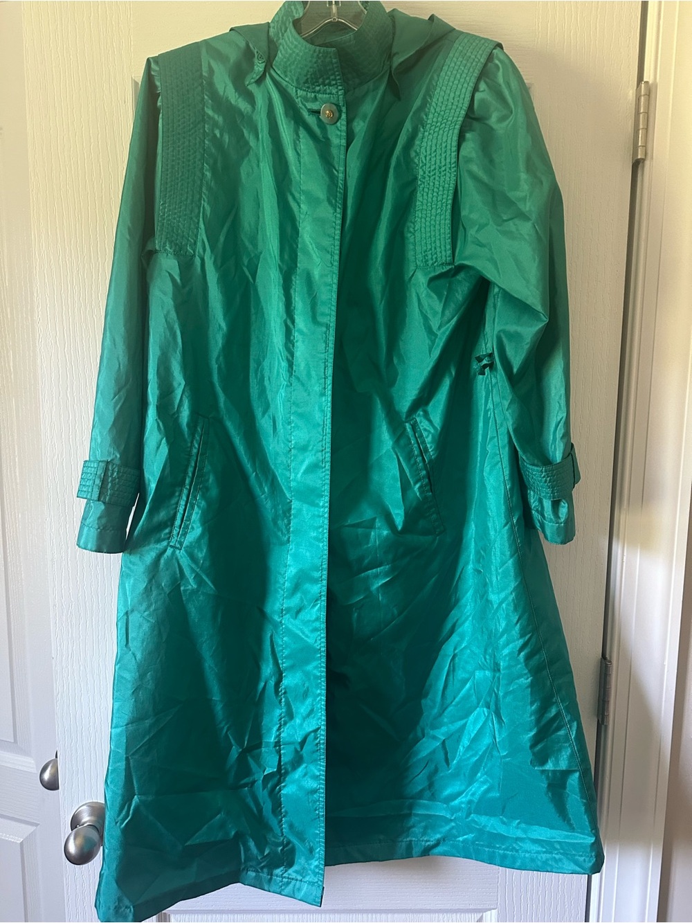 Womenโs Vintage Totes Raincoat Jacket